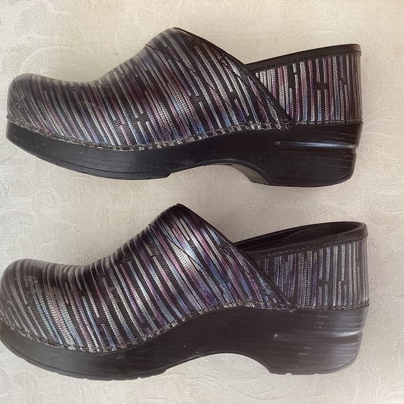 DANSKO Multicolor Iridescent Striped Clog size 36 or size 5.5 or 6 in US - Picture 5 of 12